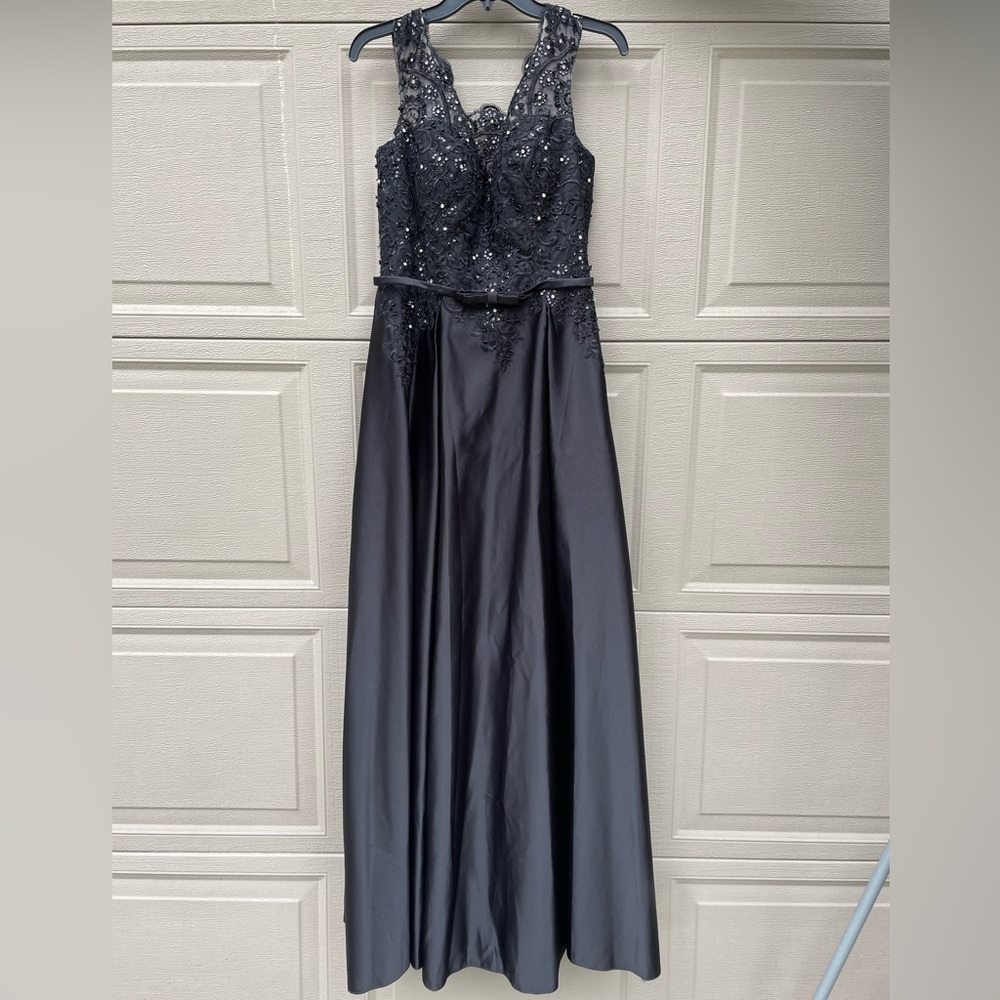 JJ’s House prom dress. Color: black. Size: 14